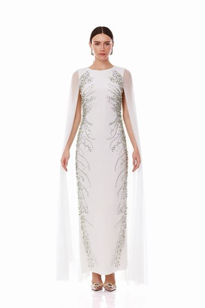 فستان سهرة مطرز بتفاصيل عباءة عظمية